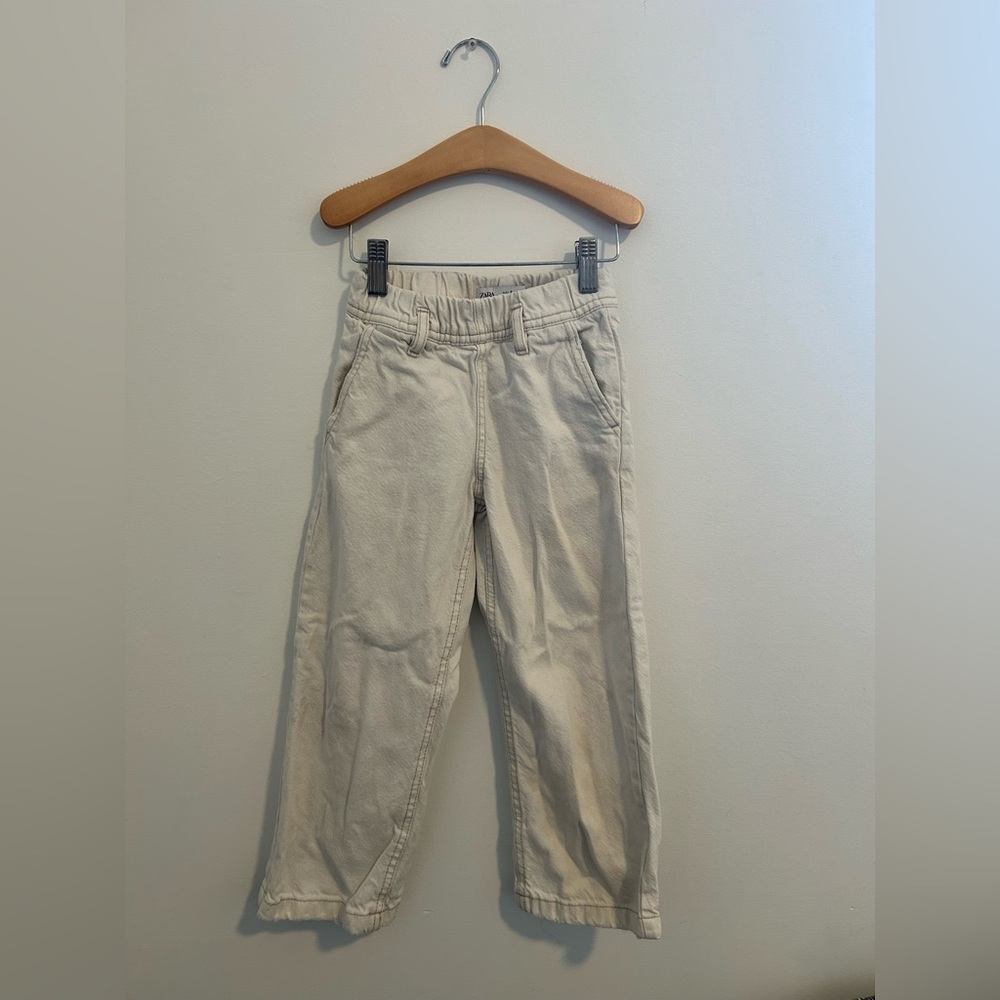 Zara kids Loose White Wide Leg pull on jeans. Size 6